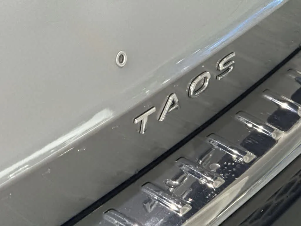 2026 Volkswagen Taos SE photo 10