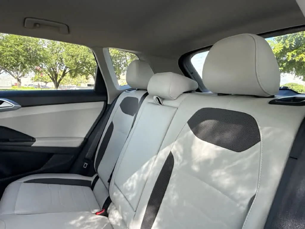 2026 Volkswagen Taos SE photo 22