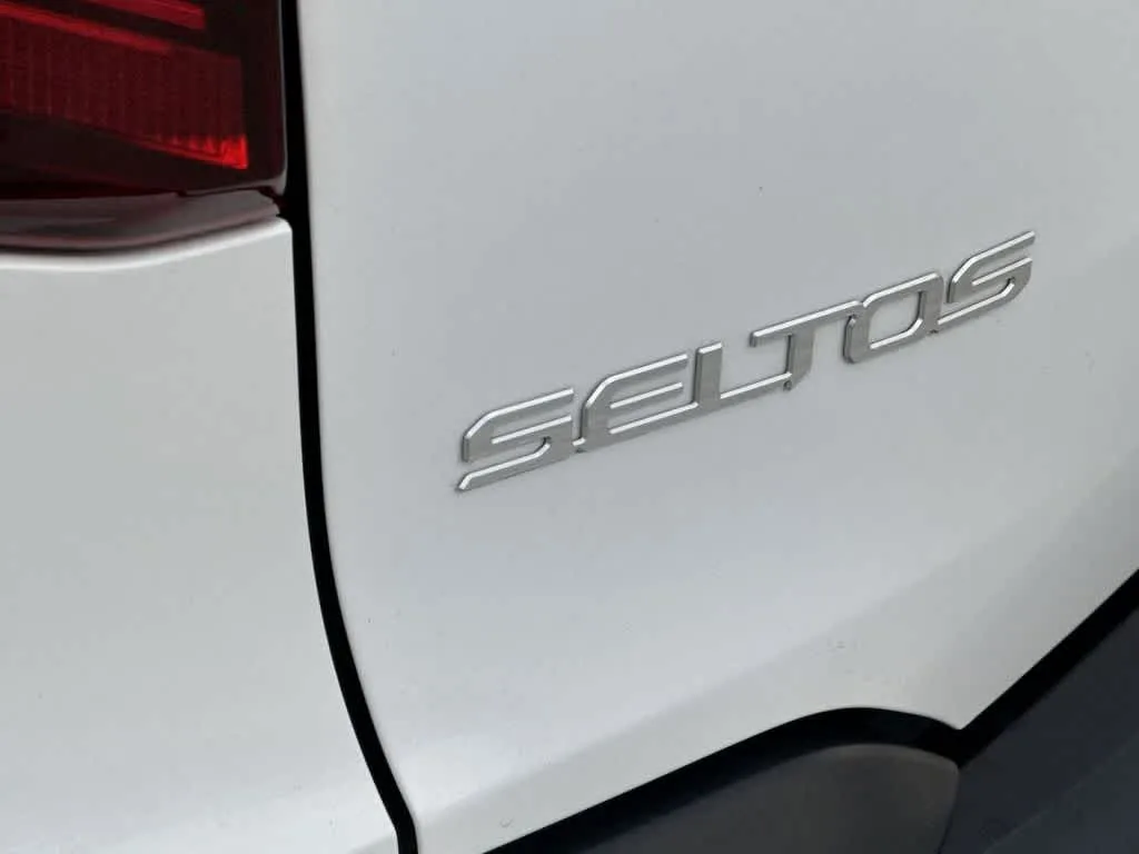 2025 Kia Seltos EX photo 10