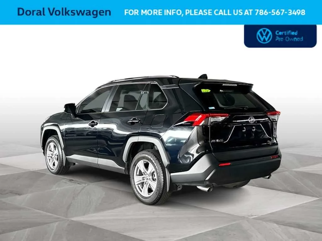 2025 Toyota RAV4 XLE photo 6