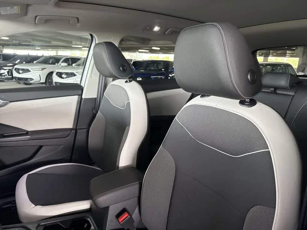 2026 Volkswagen Taos SE photo 14