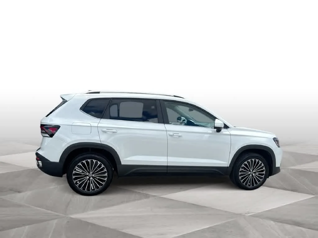2026 Volkswagen Taos SE photo 9