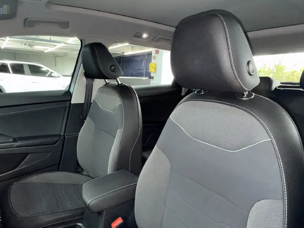 2026 Volkswagen Taos SE Black photo 14