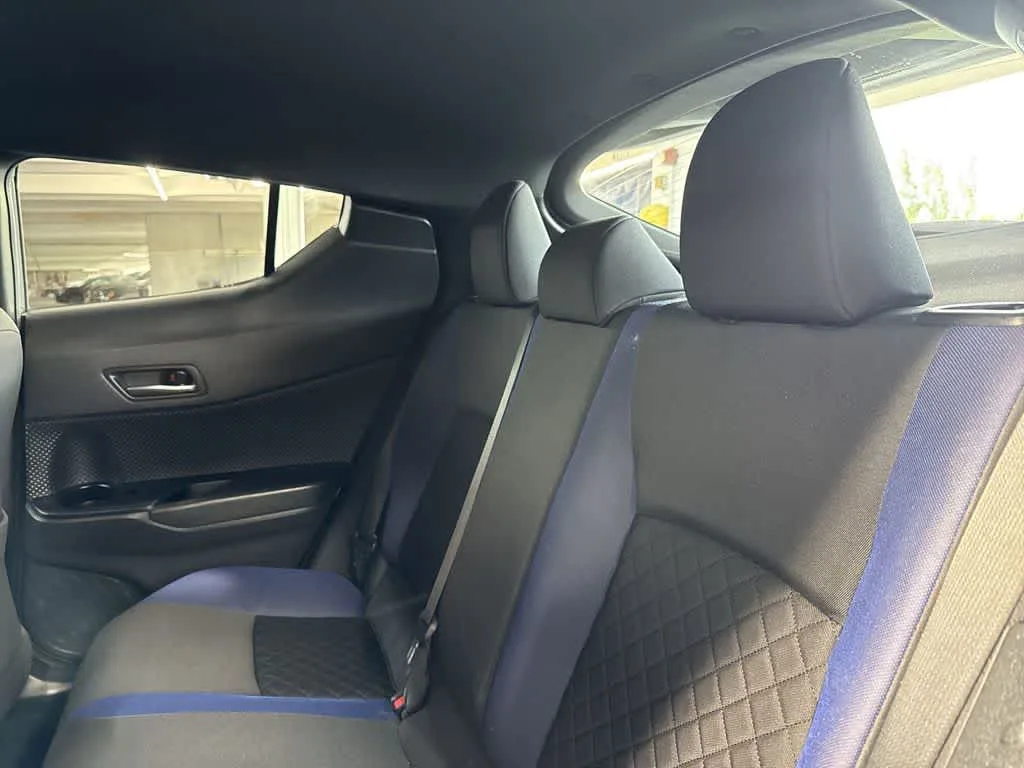 2022 Toyota C-HR XLE photo 22