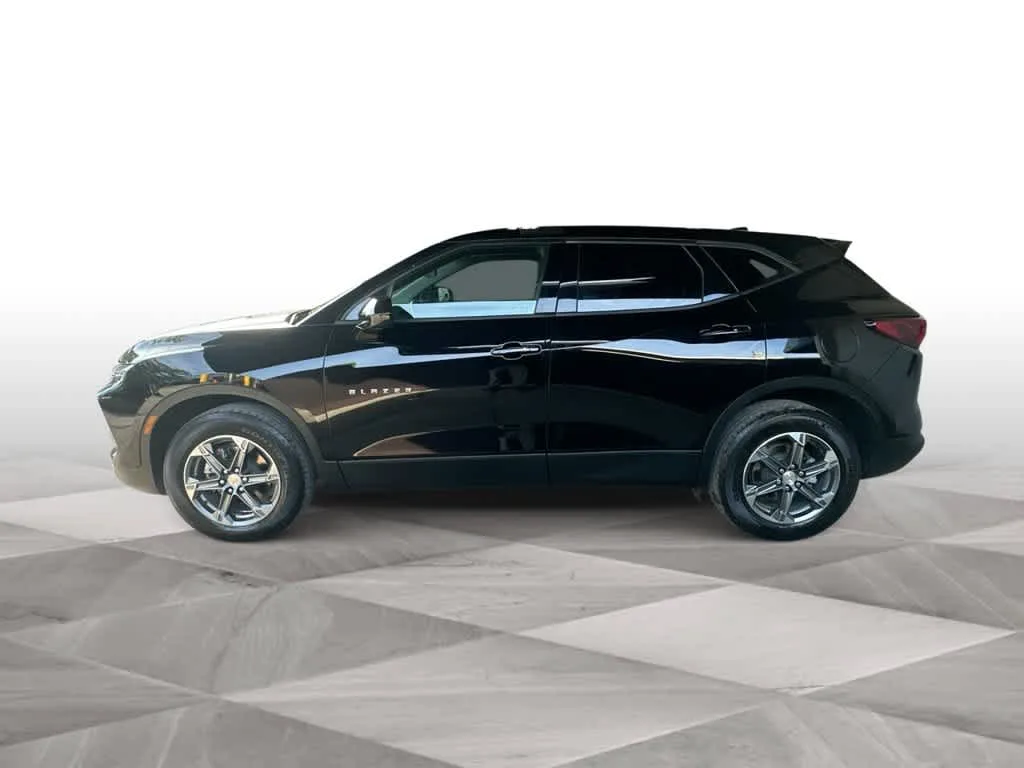 2025 Chevrolet Blazer LT photo 5