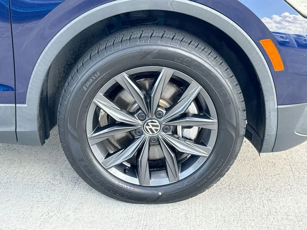 2023 Volkswagen Tiguan SE photo 11