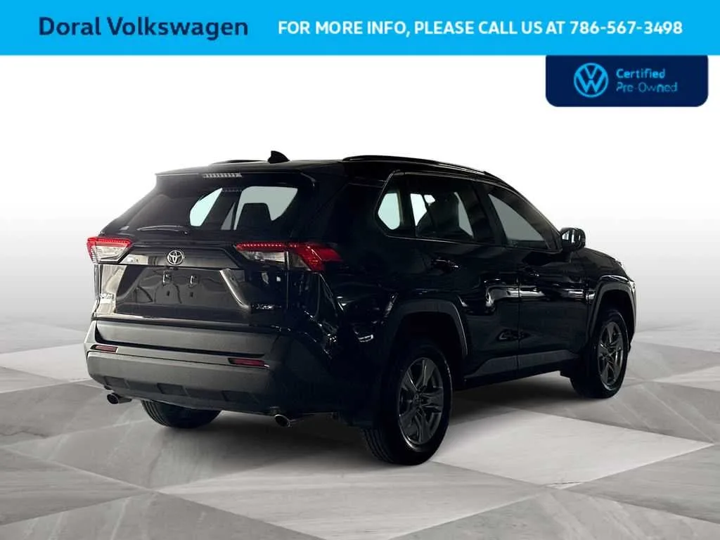 2025 Toyota RAV4 XLE photo 8