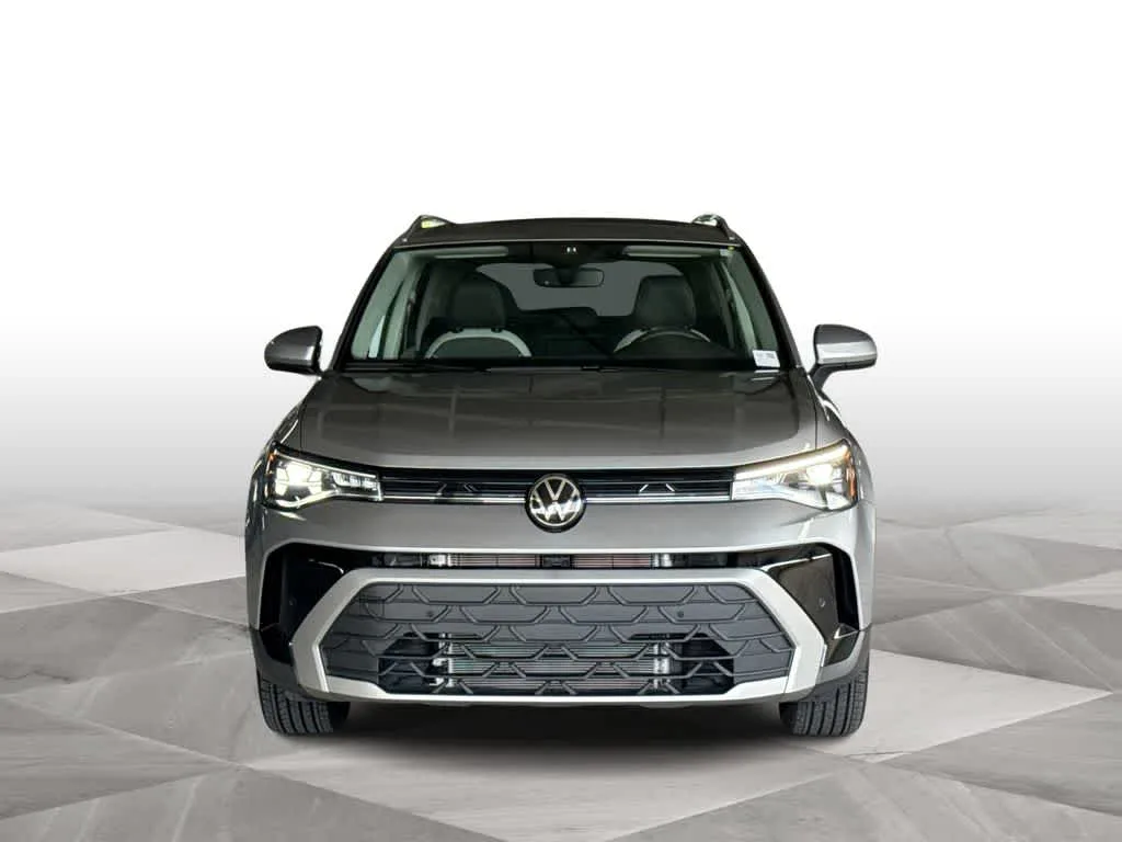 2026 Volkswagen Taos SE photo 3