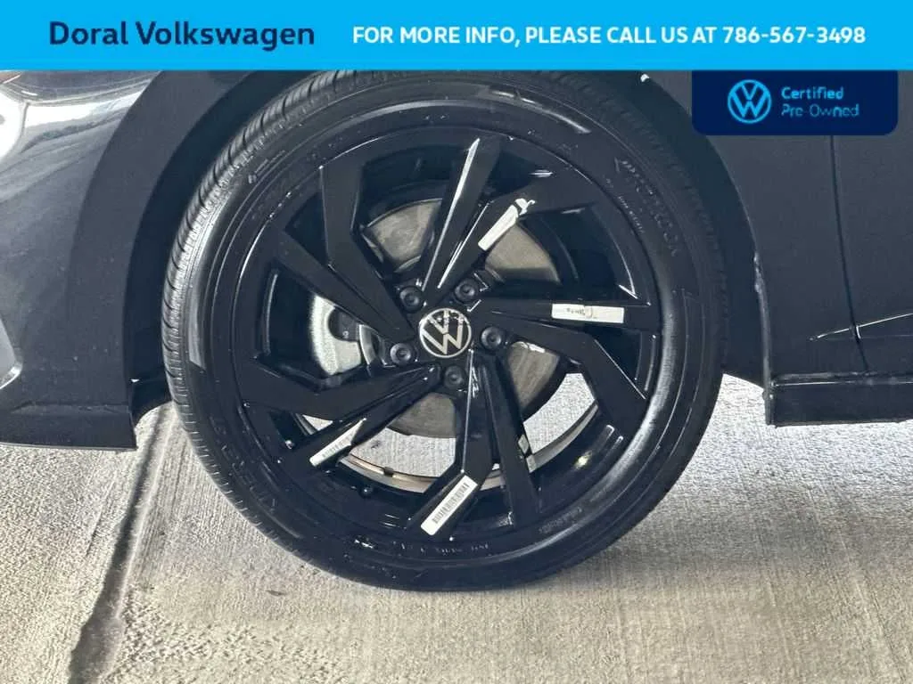 2025 Volkswagen Jetta SE photo 11