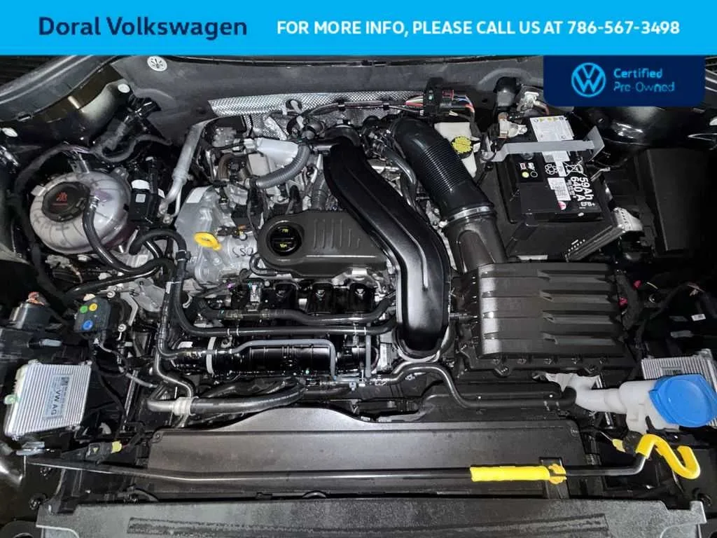 2025 Volkswagen Taos SE Black photo 12