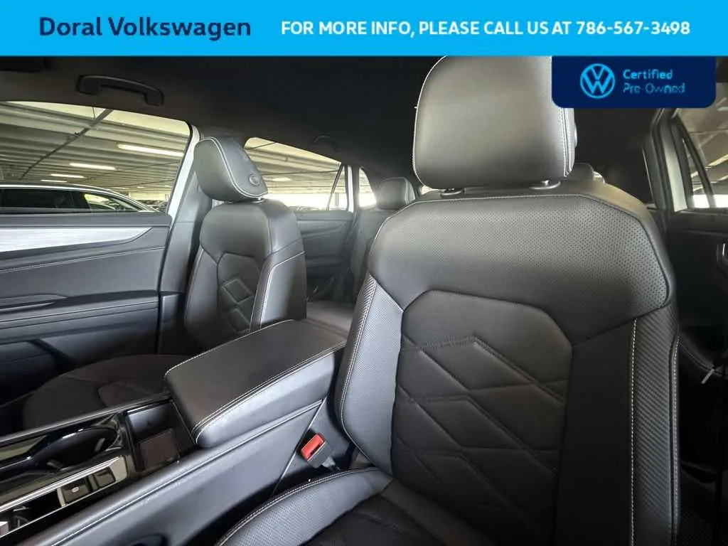 2025 Volkswagen Atlas Cross Sport 2.0T SE w/Technology photo 14