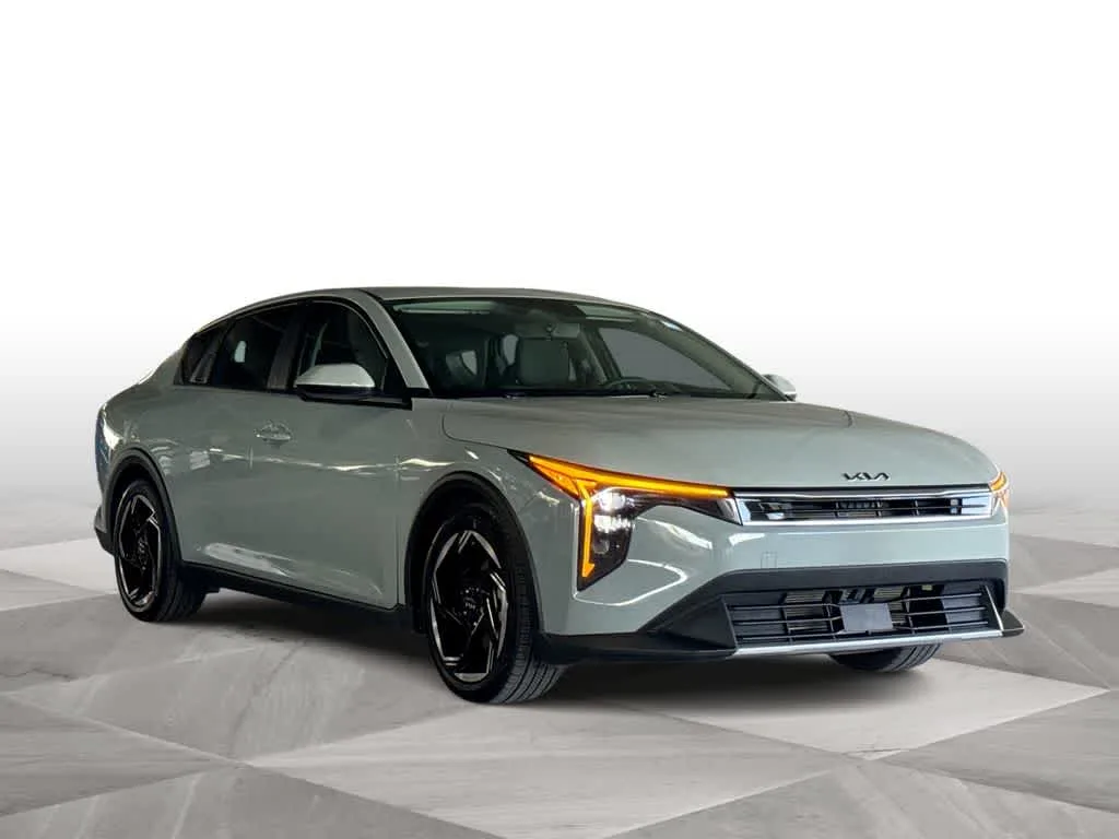 2025 Kia K4 EX photo 2
