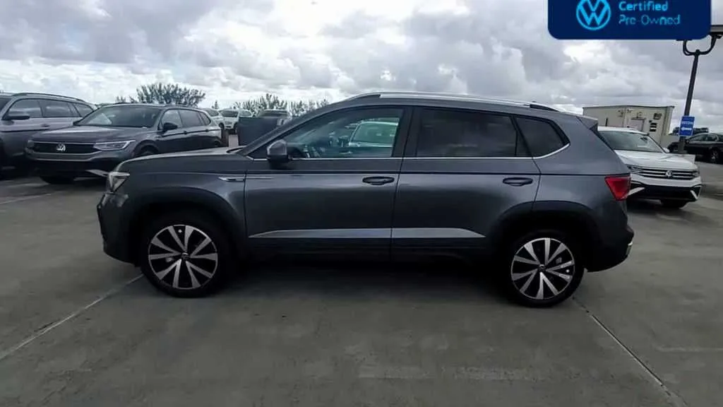 2024 Volkswagen Taos SE photo 5