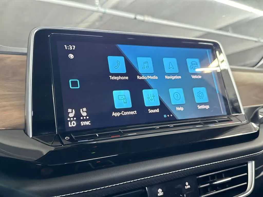 2026 Volkswagen Atlas 2.0T SE w/Technology photo 16