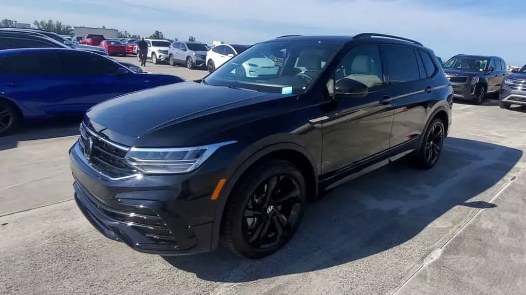2024 Volkswagen Tiguan SE R-Line Black photo 4