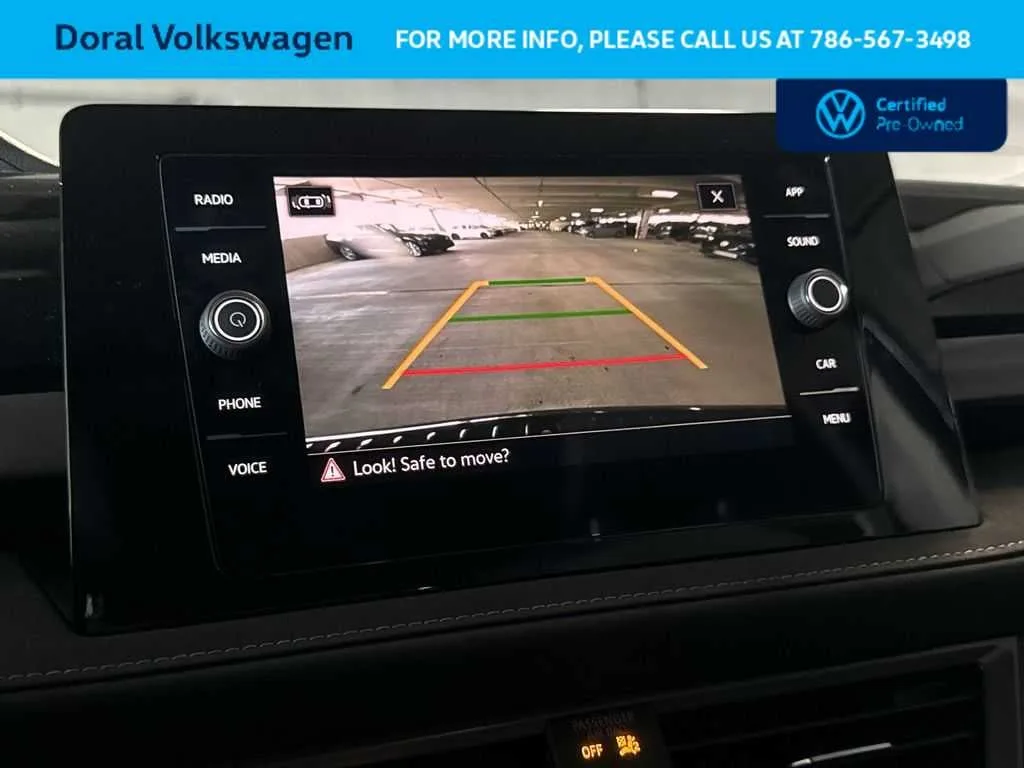 2025 Volkswagen Taos SE Black photo 19