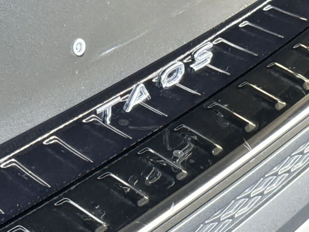 2026 Volkswagen Taos SE photo 10