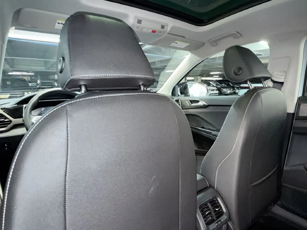 2026 Volkswagen Taos SE Black photo 23