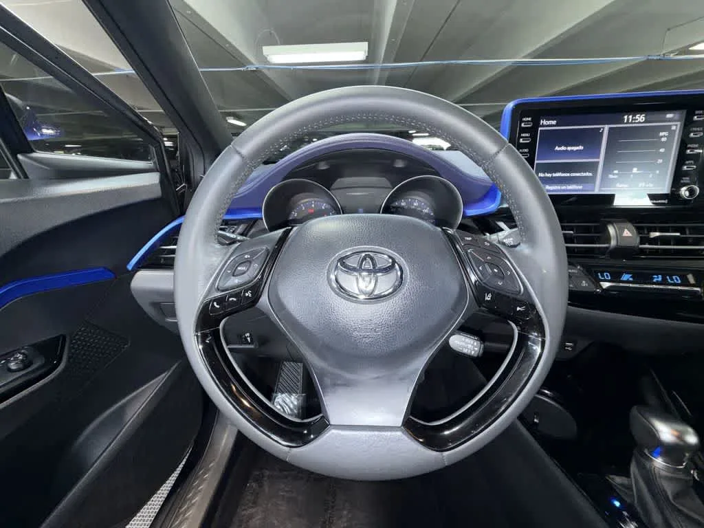 2022 Toyota C-HR XLE photo 15
