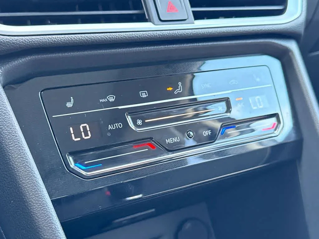 2026 Volkswagen Taos SE photo 19