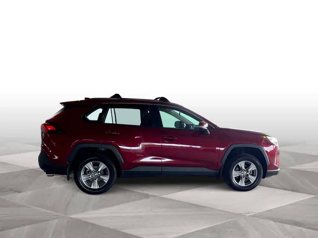 2024 Toyota RAV4 XLE photo 9