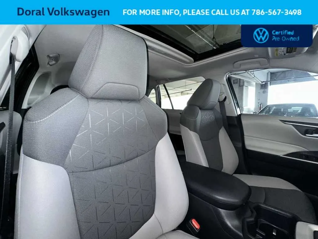 2025 Toyota RAV4 XLE photo 27