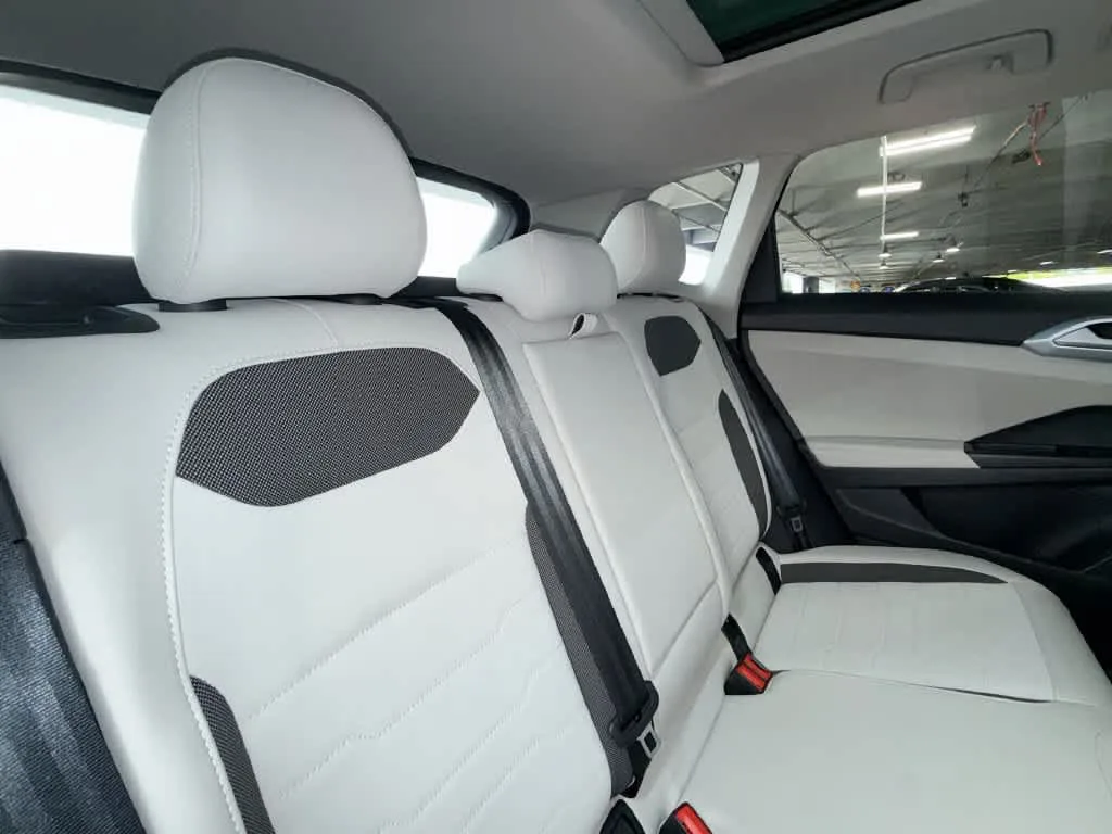 2026 Volkswagen Taos SE photo 26