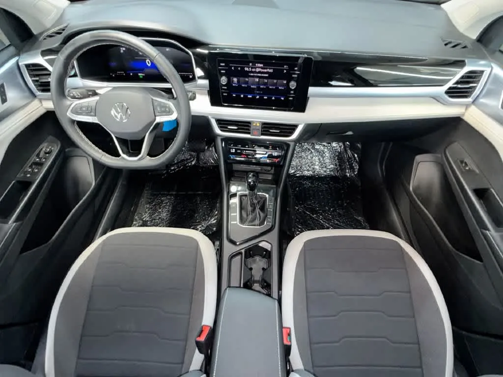 2026 Volkswagen Taos SE photo 24
