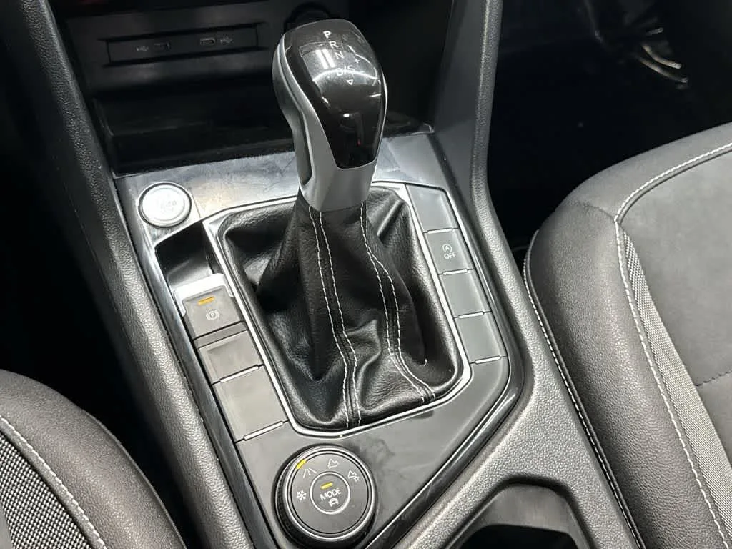 2024 Volkswagen Taos SE photo 27