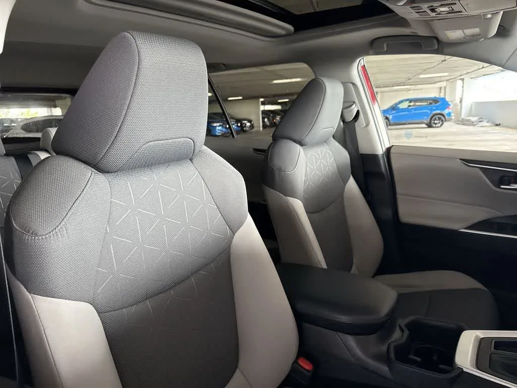 2024 Toyota RAV4 XLE photo 27