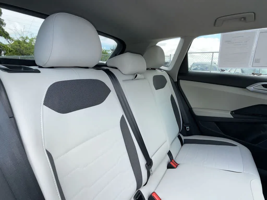 2026 Volkswagen Taos SE photo 26