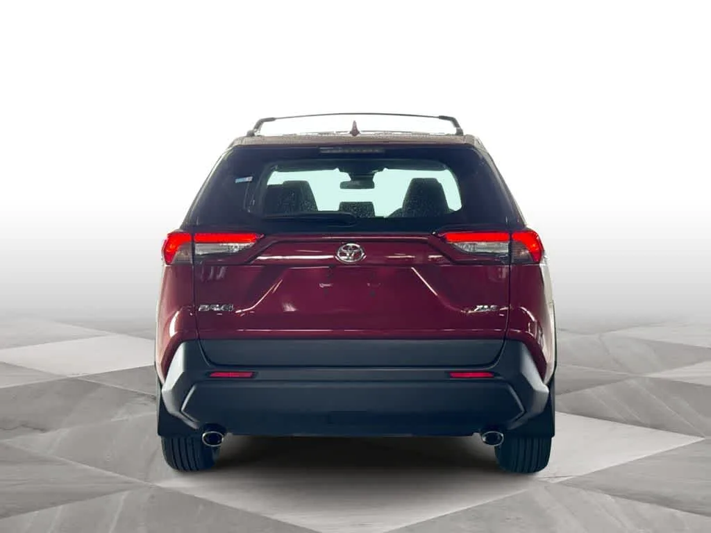 2024 Toyota RAV4 XLE photo 7