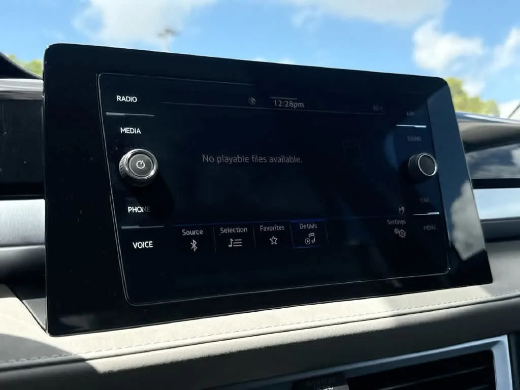 2026 Volkswagen Taos SE photo 17