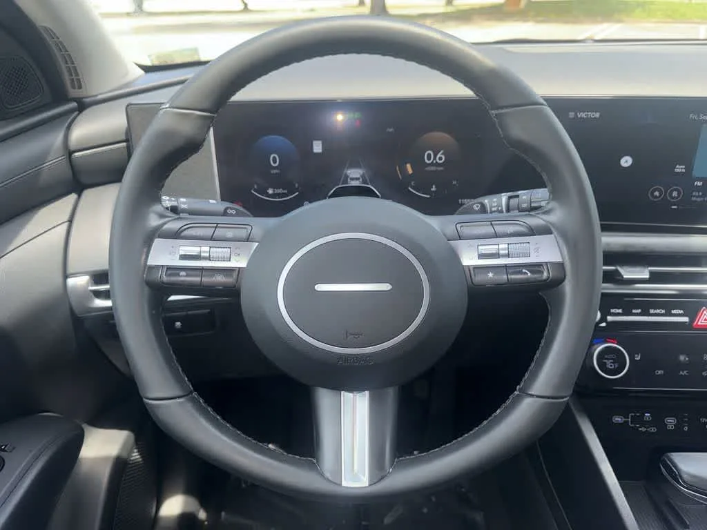 2025 Hyundai Tucson SEL Convenience photo 15