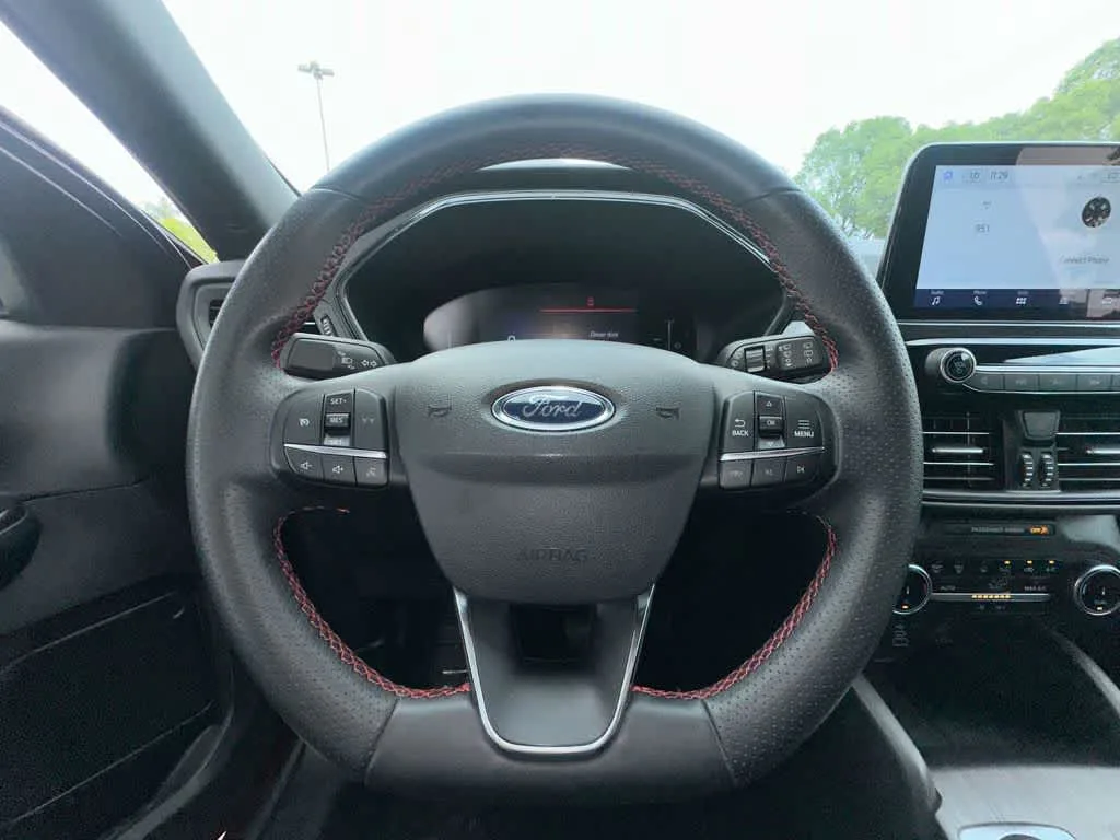 2025 Ford Escape ST-Line photo 15