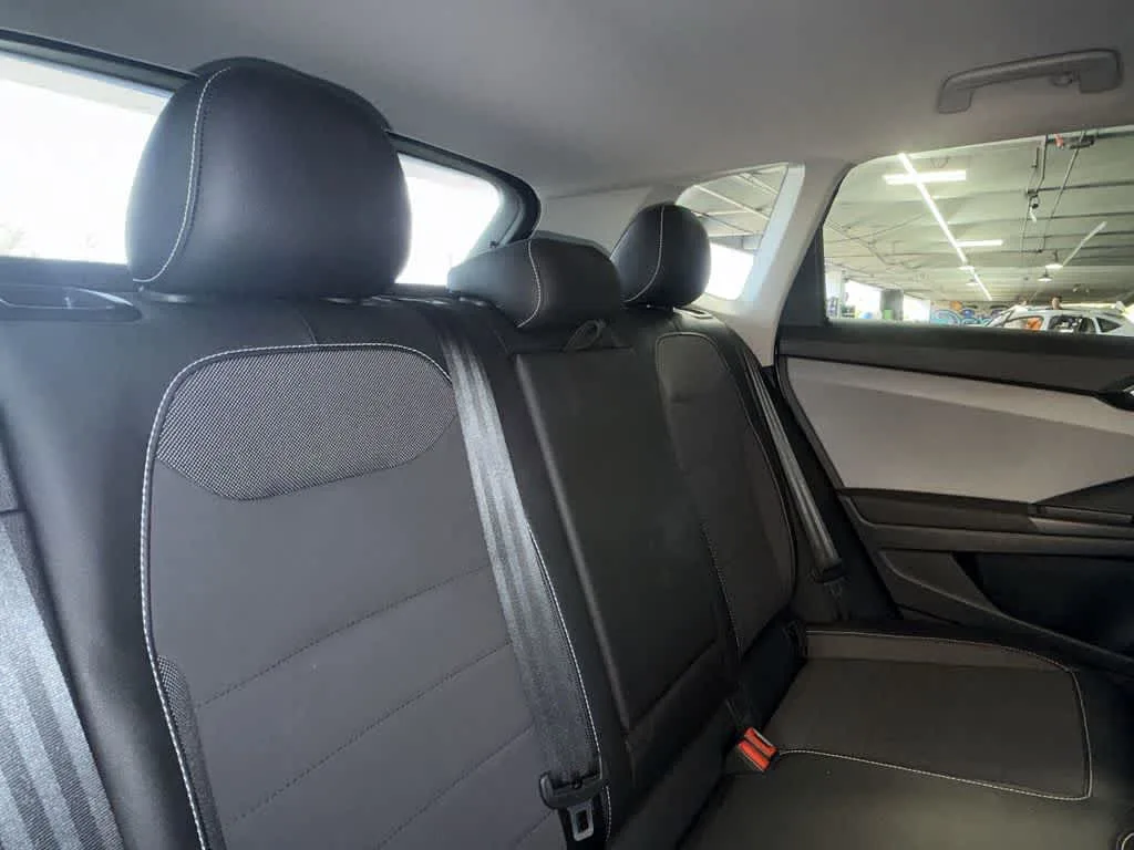 2022 Volkswagen Taos SE photo 26
