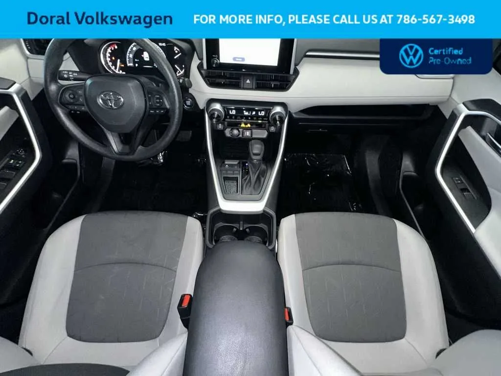 2025 Toyota RAV4 XLE photo 24