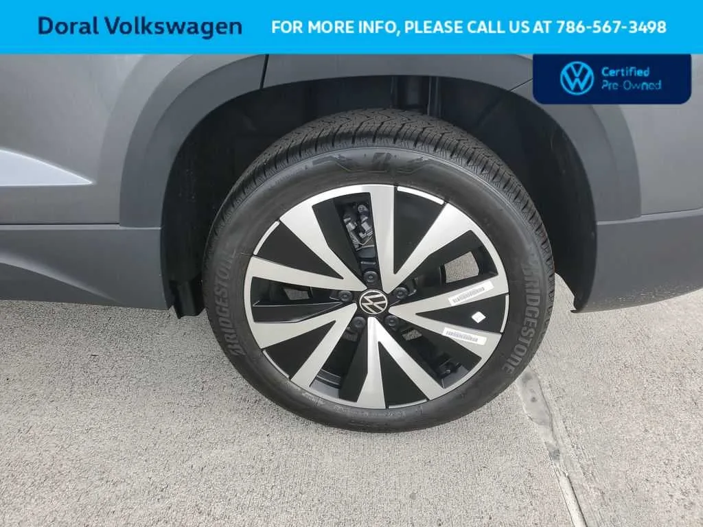 2024 Volkswagen Taos SE photo 17