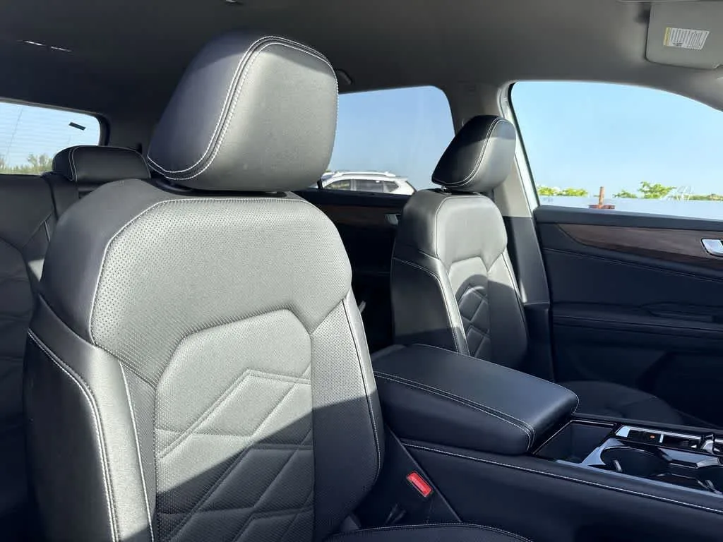 2024 Volkswagen Atlas 2.0T SE w/Technology photo 27