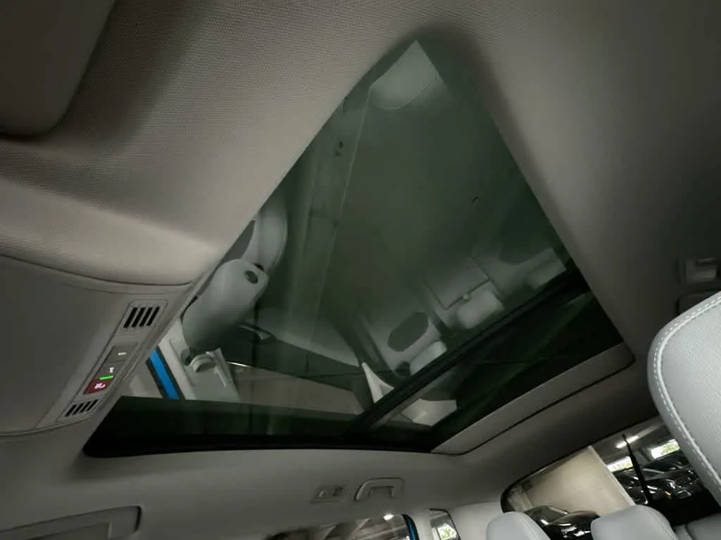 2024 Volkswagen Taos SE photo 17