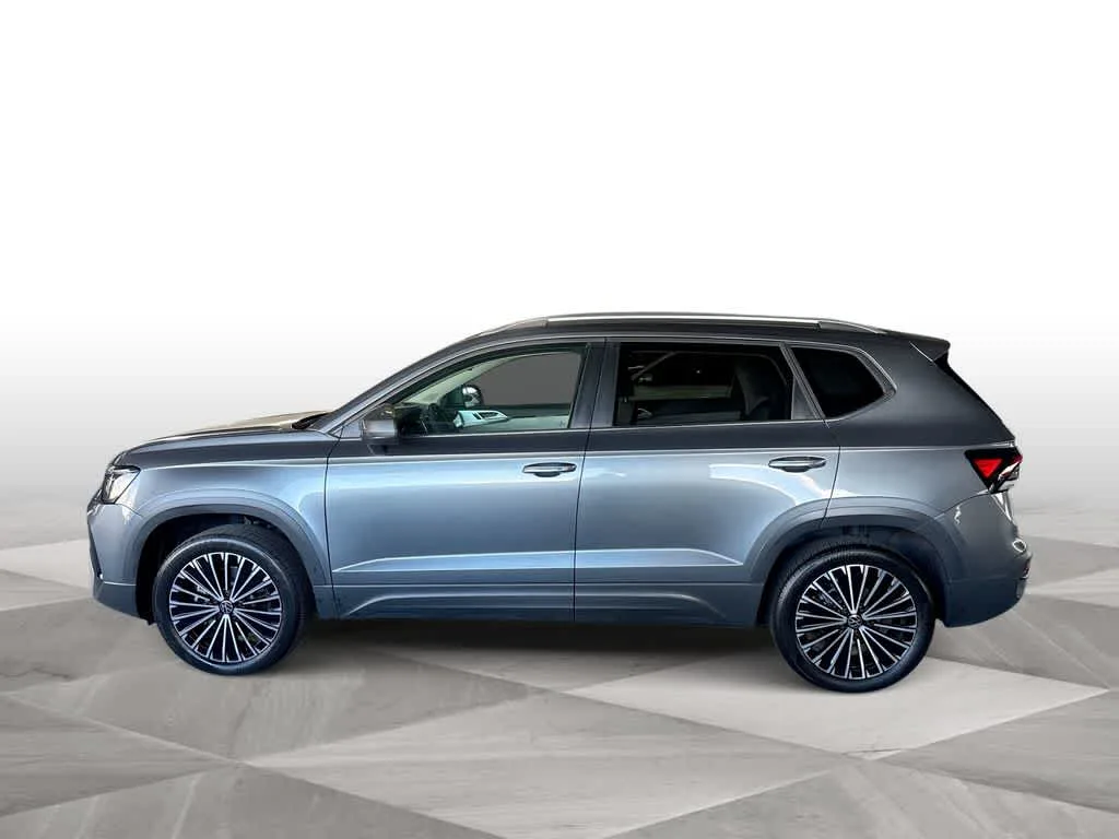 2025 Volkswagen Taos SE photo 5
