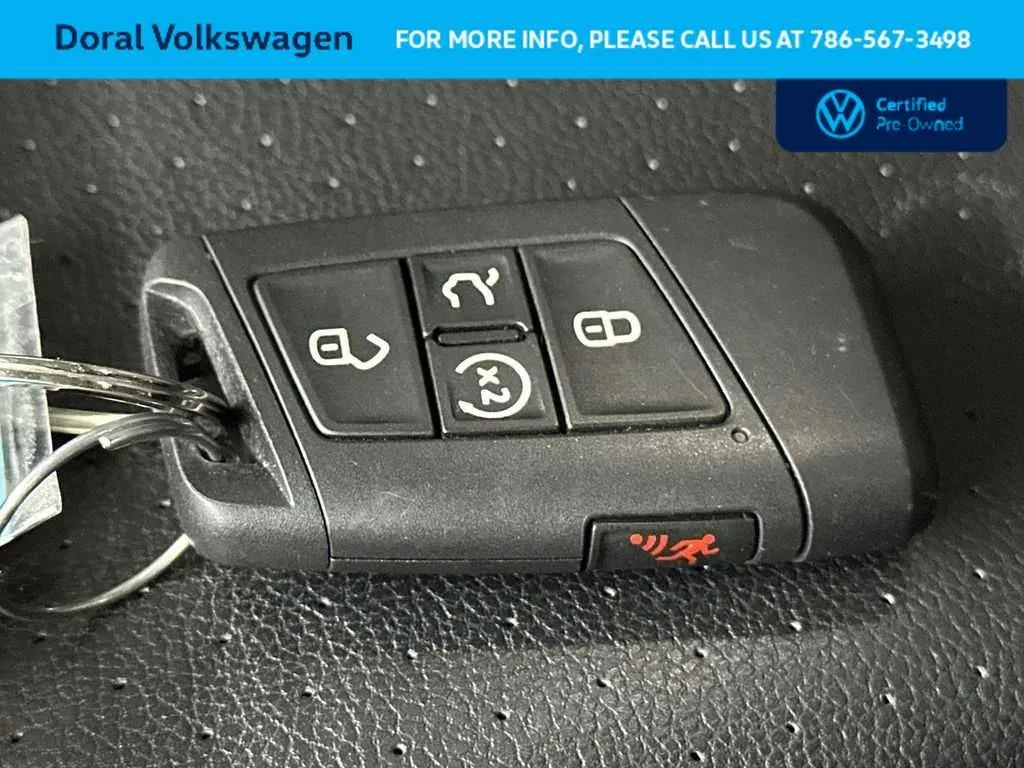 2023 Volkswagen Tiguan SE photo 28