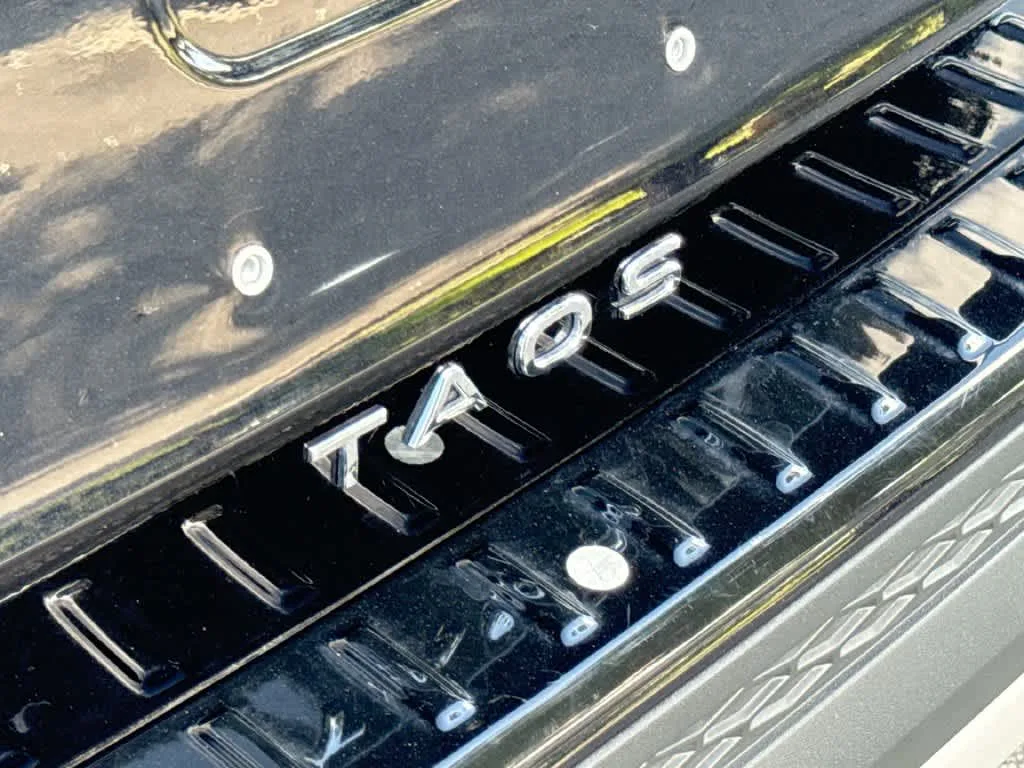 2026 Volkswagen Taos SE photo 10