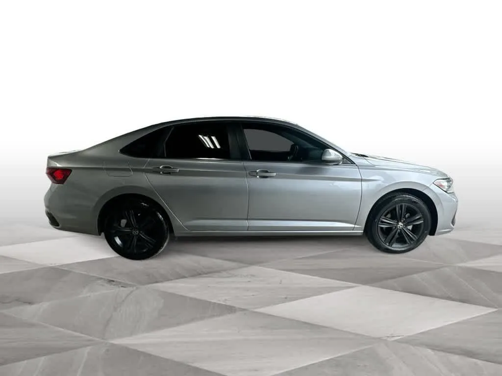 2022 Volkswagen Jetta SE photo 9