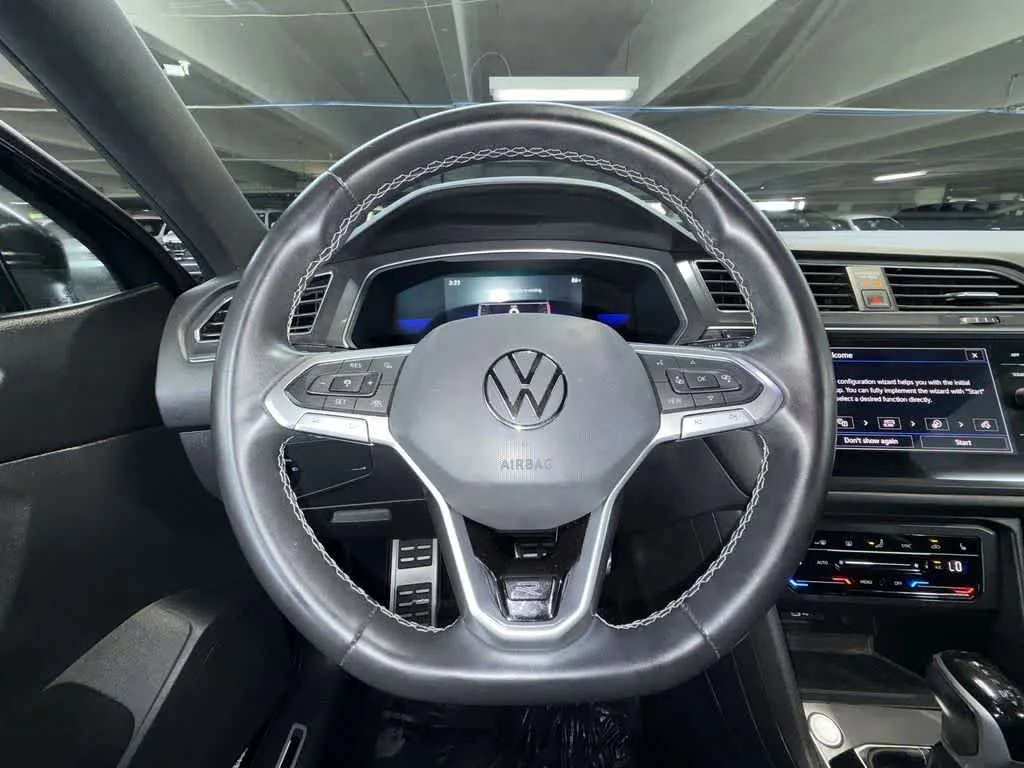 2023 Volkswagen Tiguan SE R-Line Black photo 15