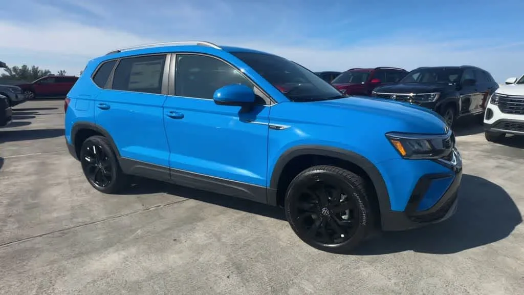 2024 Volkswagen Taos SE photo 2