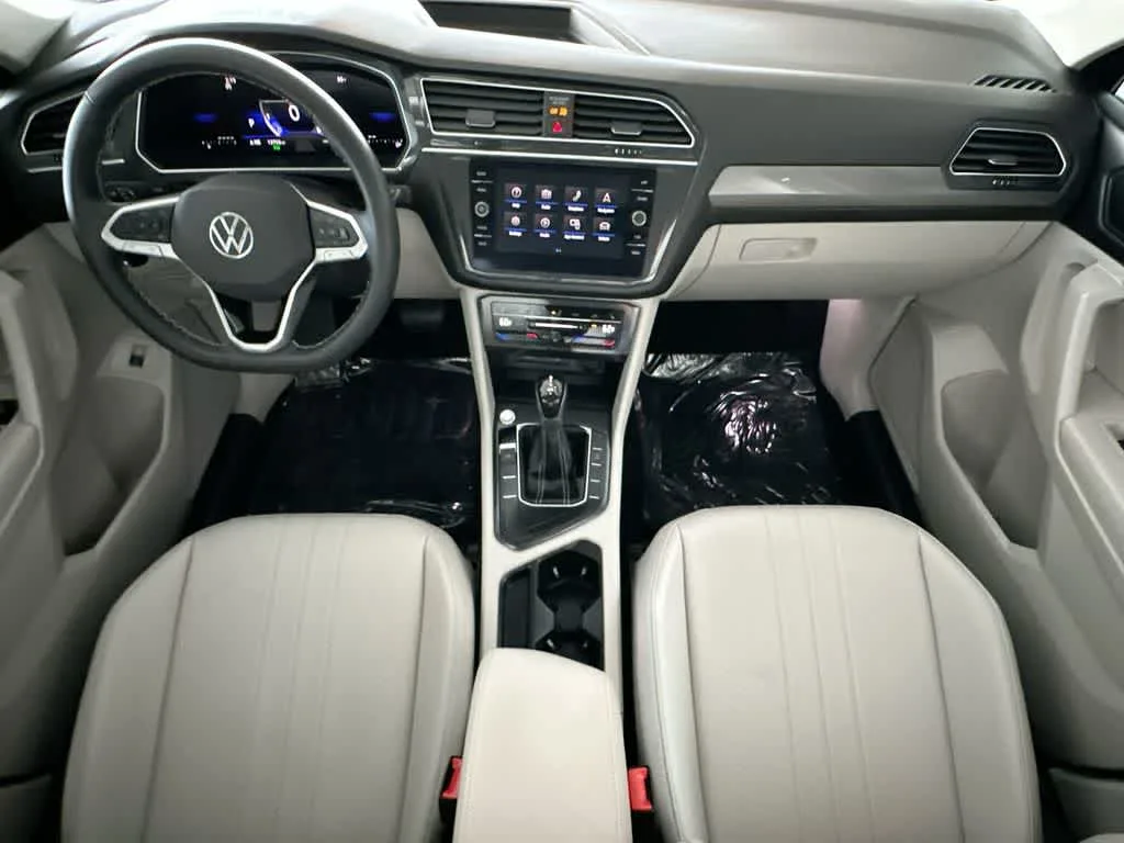 2024 Volkswagen Tiguan SE photo 24