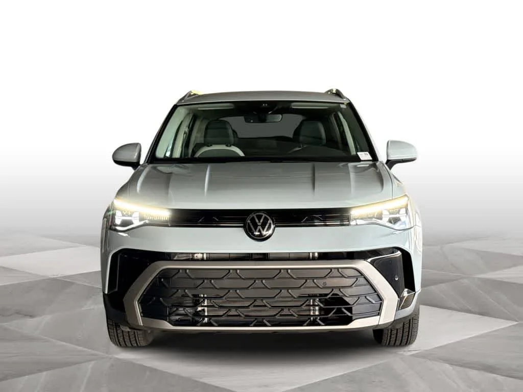 2026 Volkswagen Taos SE photo 3
