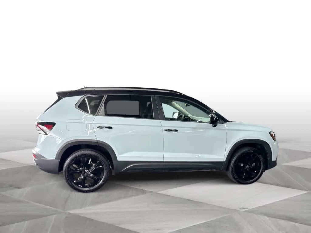 2026 Volkswagen Taos SE Black photo 9