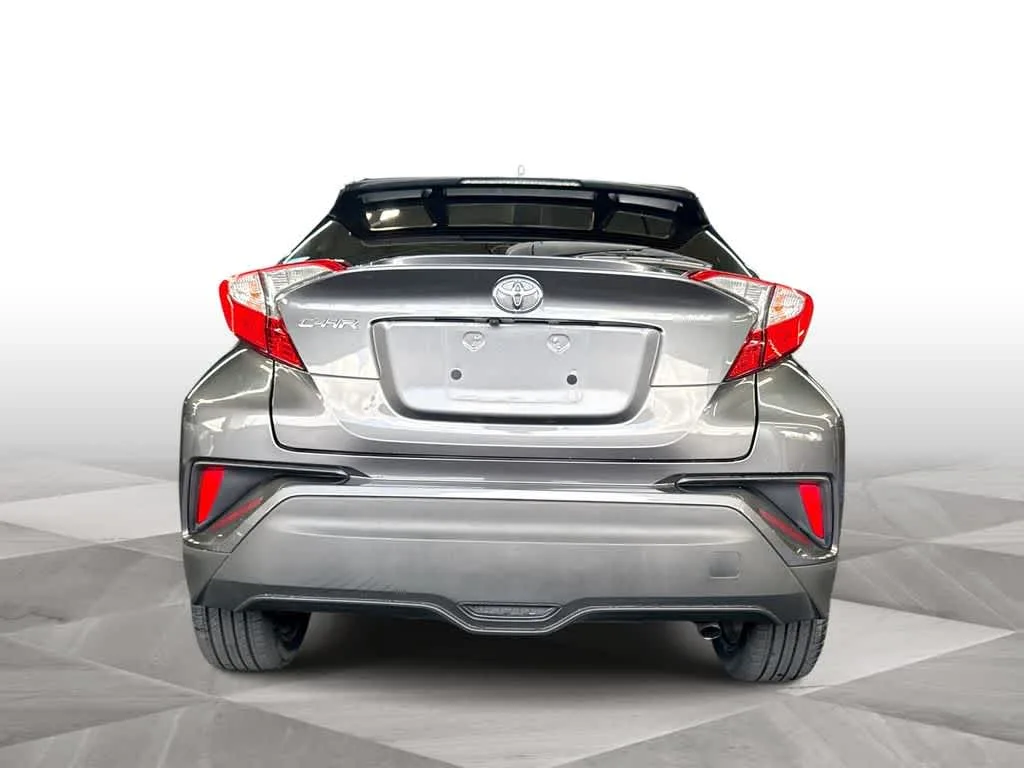 2022 Toyota C-HR XLE photo 7